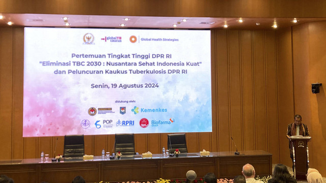 Wakil Ketua Komisi IX DPR RI, Emanuel Melkiades Laka Lena, Menggelar Pertemuan Tingkat Tinggi DPR RI untuk Eliminasi Kasus TBC di Indonesia, Senin (19/8/2024). Foto: Alya Zahra/Kumparan