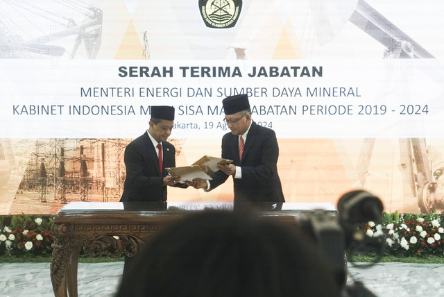 Suasana serah terima jabatan Bahlil Lahadalia sebagai Menteri Energi dan Sumber Daya Mineral (ESDM), Senin (19/8/2024). Foto: Iqbal Firdaus/kumparan