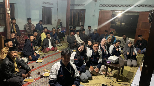 Dokumentasi sosialisasi dan pelatihan pengelolaan limbah organik menjadi pupuk POP Bokashi dan POC