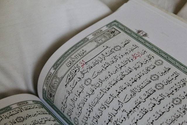 Ilustrasi Robbi Yassir Wala Tu'assir. Foto: dok. Unsplash/Tanya Syf