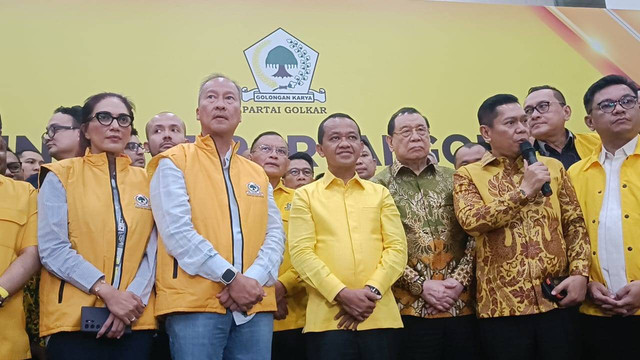 Bacaketum Partai Golkar Bahlil Lahadalia dalam konferensi pers di DPP Partai Golkar, Slipi, Jakarta Barat, Senin (19/8/2024). Foto: Fadlan Nuril Fahmi/kumparan