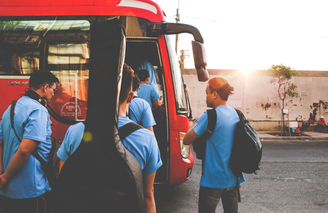 apakah bus eksekutif dapat makan. Foto hanyalah ilustrasi, bukan tempat yang sebenarnya. Sumber: Pexels/Le Minh