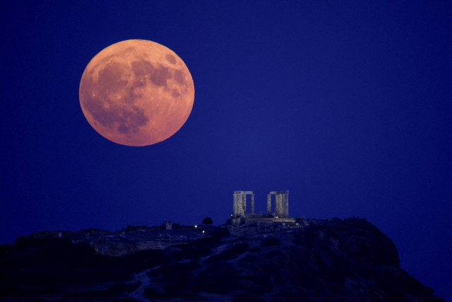 Sturgeon Moon. Foto: Louiza Vradi/REUTERS