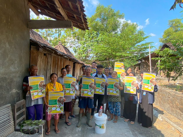 Gambar 2.1. Sesi foto bersama peternak di Dusun Sidomulyo