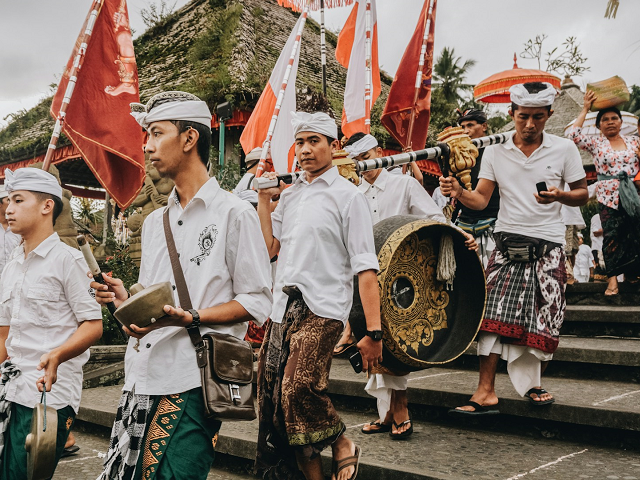 Ilustrasi contoh keberagaman yang unik di Indonesia dan upaya memperkuat keberagaman di Indonesia. Sumber: unsplash.com/RubenHutabarat.