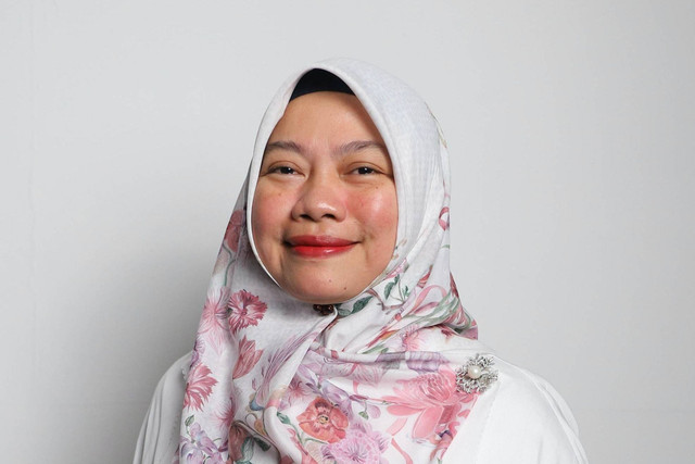 Titi Anggraini berpose usai melaksanakan podcast A1 saat berkunjung ke kantor Kumparan di Pasar Minggu, Jakarta, Selasa (9/8/2024). Foto: Iqbal Firdaus/kumparan