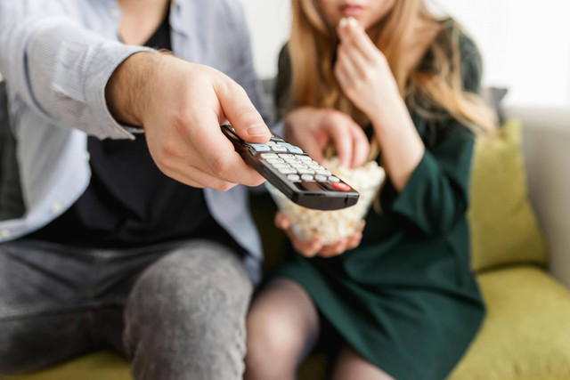 "Smart Card is Out of Date" adalah pesan yang sering muncul di TV akibat beberapa kondisi. Foto: Pexels.com