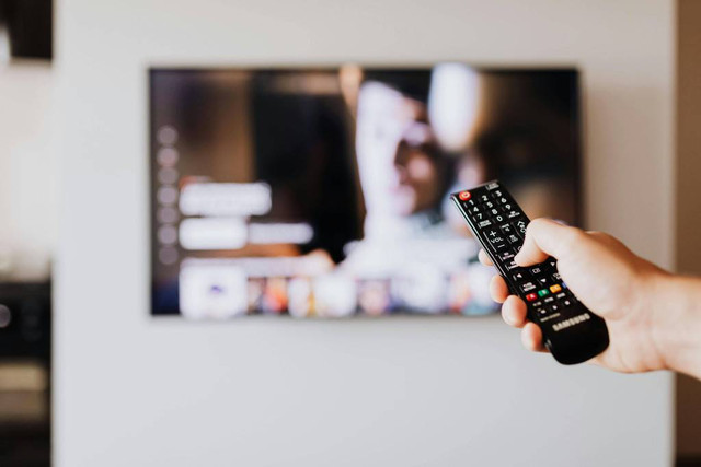 Smart card is out of date adalah pesan yang bisa saja muncul di TV. Foto: Pexels.com