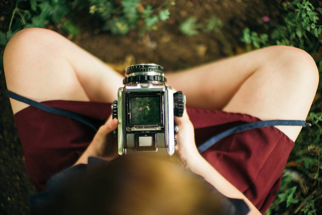 ilustrasi memotret dengan kamera analog. Sumber foto pixabay.com