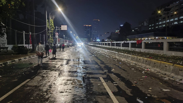 Situasi di depan gerbang DPR mulai kondusif. Foto: Fadlan Nuril Fahmi/kumparan