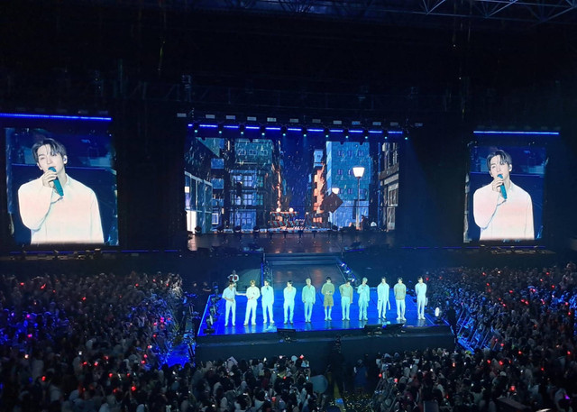  Boy Group The Boyz saat konser Zeneration II The Boyz World Tour in Jakarta di Tennis Indoor Senayan, Sabtu (24/5/2024).  Foto: Annisa Thahira Madina/kumparan