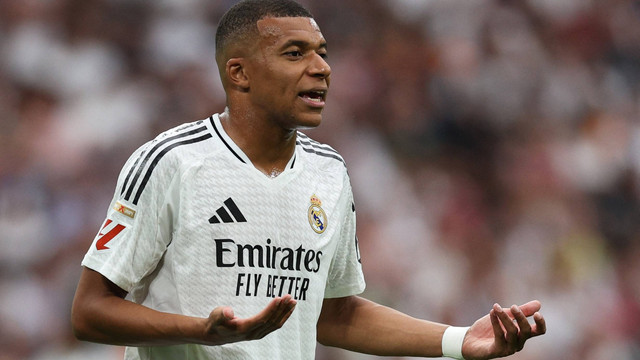 Pemain Real Madrid Kylian Mbappe bereaksi pada pertandingan La Liga antara Real Madrid melawan Real Valladolid di Santiago Bernabeu, Madrid, Spanyol, Minggu (24/8/2024). Foto: Violeta Santos Moura/REUTERS