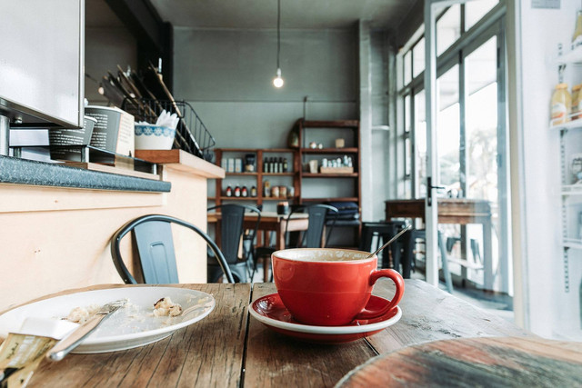 [Tempat Ngopi di Krembangan Surabaya] bukan tempat sebenarnya, unsplash/James Coleman