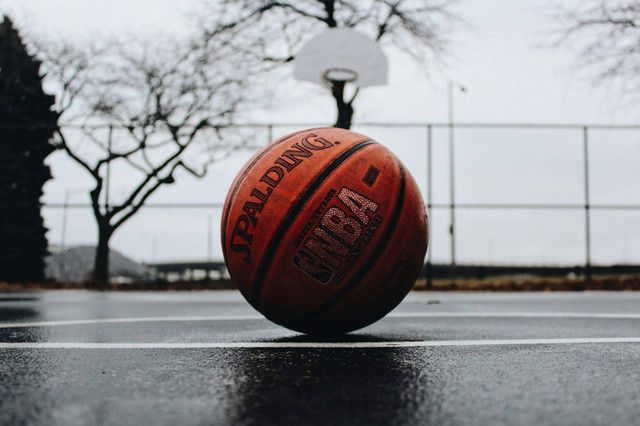 Ilustrasi untuk Keberhasilan Suatu Regu Bola Basket dalam Pertandingan Ditentukan oleh. Sumber: Unsplash/TJ Dragotta