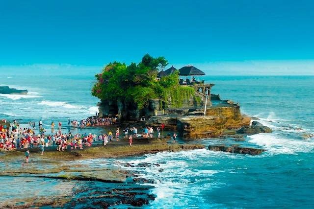 Harga Tiket Masuk Tanah Lot Terbaru 2024. Sumber foto: Unsplash/Eyestetix