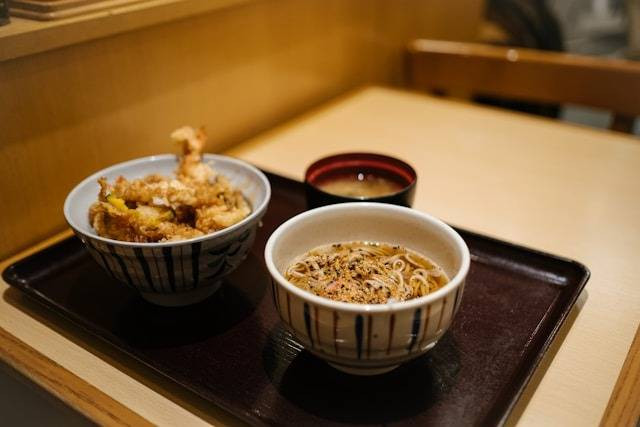 Tempat Makan di dekat Stasiun Karet. Foto hanya ilustrasi, bukan tempat sebenarnya. Sumber:Unsplash/bady abbas