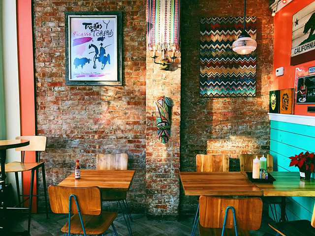 [Tempat Ngopi di Wonocolo] Foto hanya ilustrasi, bukan tempat sebenarnya. Sumber foto: unsplash/Katelyn