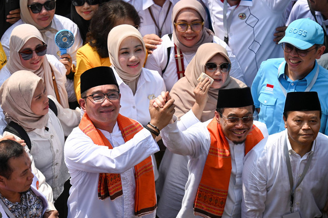 Ridwan Kamil-Suswono di Jalan Salemba Raya, Jakarta, Rabu (28/8/2024).  Foto: Muhammad Ramdan/ANTARA FOTO