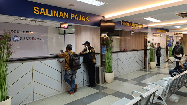 Pembayaran pajak kendaraan bermotor. Foto: Fitra Andrianto/kumparan