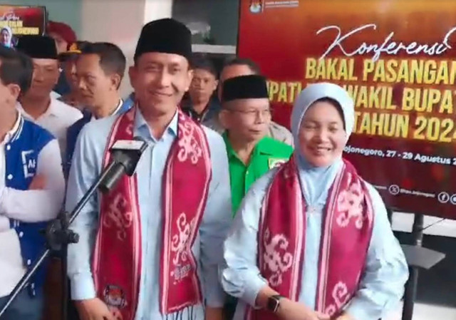 Setyo Wahono dan Nurul Azizah saat di KPU Bojonegoro, Rabu (28/8/2024). Dok: Ist.