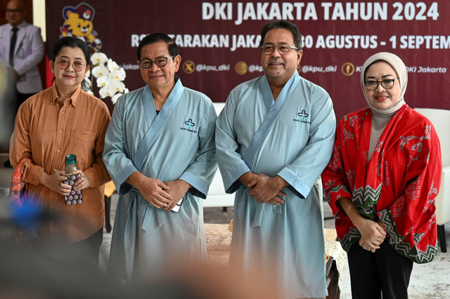 Bakal calon Gubernur DKI Jakarta Pramono Anung (kiri) dan bakal calon Wakil Gubernur DKI Jakarta Rano Karno (kanan) menjalani pemeriksaan kesehatan di RSUD Tarakan, Jakarta, Jumat (30/8/2024). Foto: Muhammad Ramdan/ANTARA FOTO