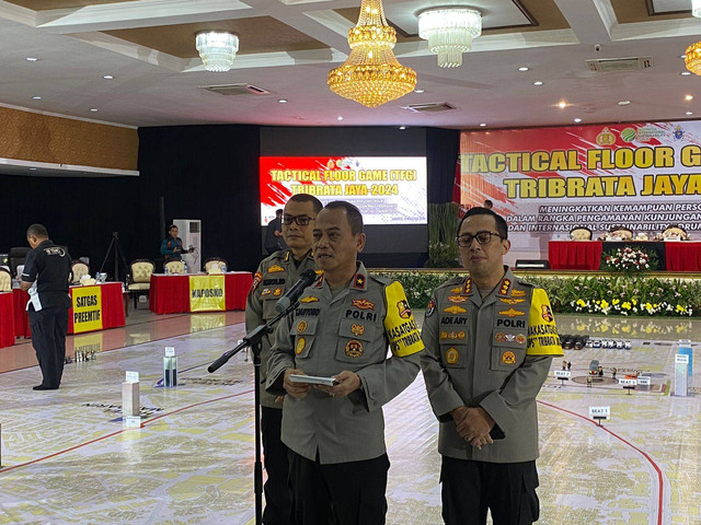 Karo PID Divhumas Polri selaku Kasatgas Humas Operasi Tribrata Jaya, Brigjen Tjahyono Saputro di Polda Metro Jaya pada Jumat (30/8). Foto: Abid Raihan/kumparan