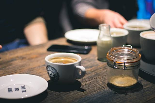 Tempat nongkrong di Rancaekek, foto hanya ilustrasi, bukan tempat sebenarnya: Unsplash/orva studio