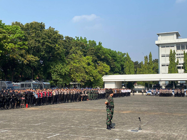 Apel gelar pasukan gabungan dalam rangka operasi pengamanan International Sustainability Forum dan Operasi Tribrata Jaya tahun 2024 di Lapangan B3, Mabes TNI, Jakarta Timur pada Senin (2/9).  Foto: Abid Raihan/kumparan