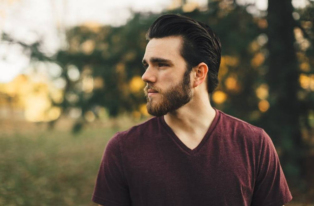 Ilustrasi Apakah Wax Rambut Bagus untuk Rambut Lurus. Sumber Unsplash/Drew Hays