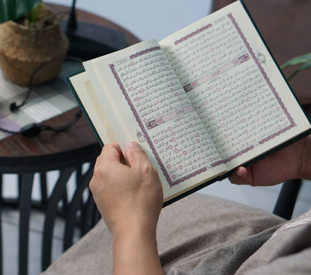 Ilustrasi contoh kalimat hidayah. Sumber: Unsplash/Madrosah Sunnah