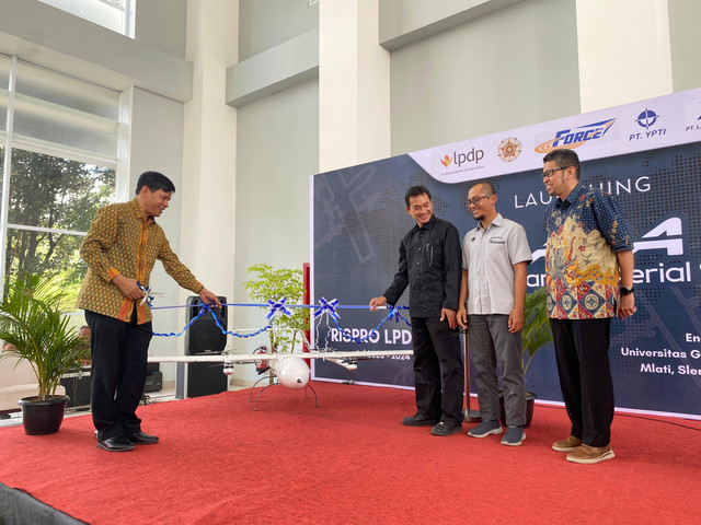 Peluncuran pesawat tanpa awak Palapa S-1 yang dibuat dosen dan mahasiswa UGM, Selasa (3/9). Foto: Resti Damayanti/Pandangan Jogja