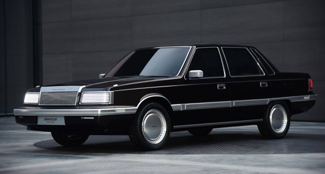 Wujud mobil listrik Hyundai Grandeur 1986 Heritage Series. Foto: Hyundai