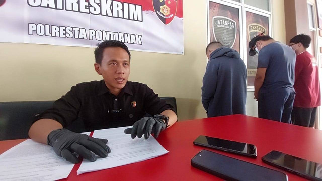 Kasat Reskrim Polresta Pontianak, Kompol Antonius saat memberikan keterangan di hadapan awak media pada Selasa, 3 September 2024. 