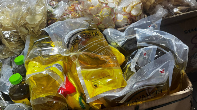 MinyaKita di Pasar Jaya Cijantung Jakarta Timur pada Rabu (4/9/2024). Foto: Widya Islamiati/kumparan