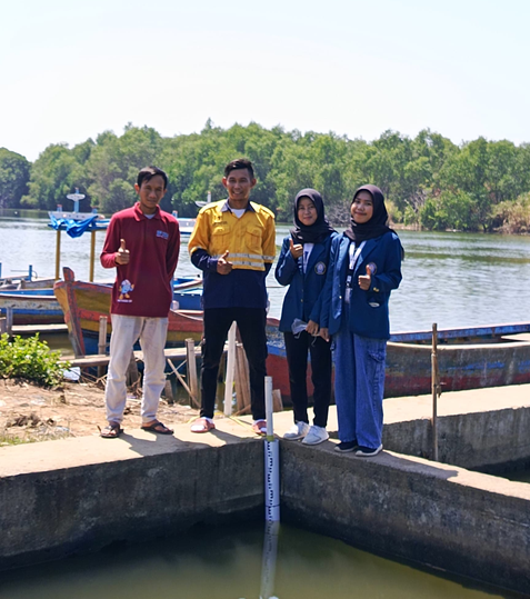 Pemasangan Palem Pasut di Muara dekat Rumah Pompa Sengkarang