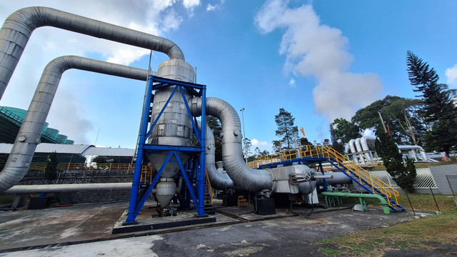 Proses produksi Green Hydrogen yang dihasilkan dari air kondensasi kegiatan produksi listrik yang dilakukan di PLTP Kamojang, Bandung, Jawa Barat. Foto: Argya Maheswara/kumparan