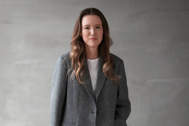 Potret Clare Waight Keller, resmi menjadi direktur kreatif Uniqlo. Foto: Dok. Uniqlo