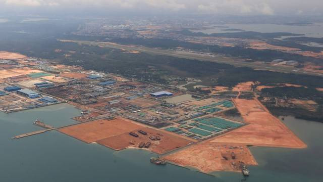 Ilustrasi tanah ulayat yang dialih fungsikan menjadi lahan industri.  (Sumber: HASIHOLAN SIAHAAN/Shutterstock)