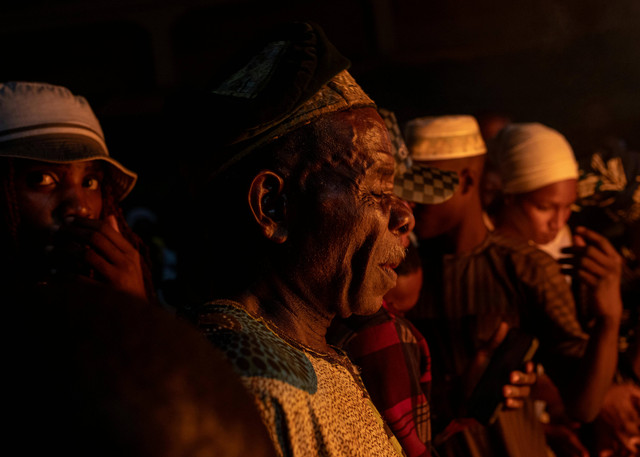 Ilustrasi Tradisi Gotong Royong dari Toraja Disebut, Unsplash/Stephanie Douglas