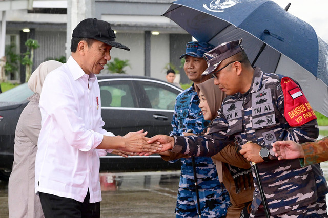 Presiden Joko Widodo melanjutkan kegiatan kunjungan kerjanya usai dari Samarinda menuju Provinsi Aceh, Senin (9/9) Foto: Muchlis Jr/Biro Pers Sekretariat Presiden