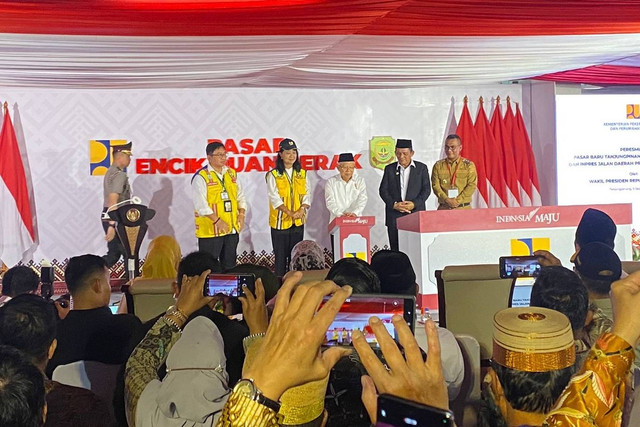 Wapres Ma'ruf Amin resmikan Pasar Baru Encik Puan Perak dan Inpres Jalan Daerah Kepulauan Riau di Tanjungpinang, Kepulauan Riau pada Senin (9/9/2024). Foto: Abid Raihan/kumparan
