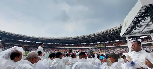 Suasana Gelora Bung Karno saat Misa Akbar bersama Paus Fransiskus pada hari Kamis, 5 September 2024. Foto: Dokumen Pribadi