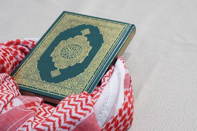 Ilustrasi Kunci Jawaban PAI Kelas 8 Halaman 26 Kurikulum Merdeka. Foto: dok. Unsplash/Madrosah Sunnah