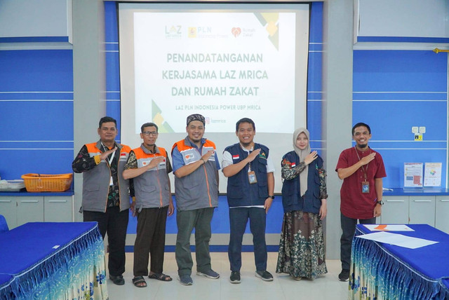Penandatanganan kerjasama antara LAZ PLN Indonesia Power UBP Mrica dan Rumah Zakat.
