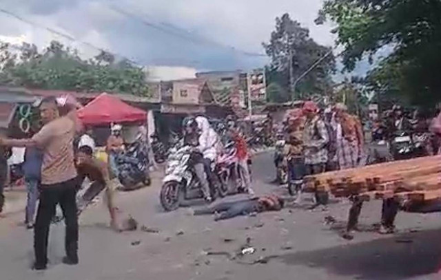 Pengendara motor yang menjadi korban kecelakaan di Jalan Ampera. Foto: Dok. Istimewa