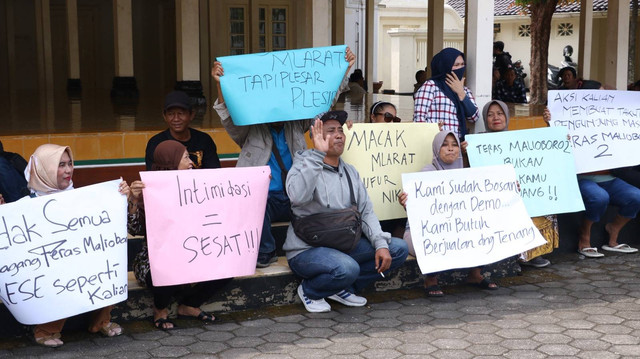 Massa aksi mendukung relokasi Teras Malioboro 2. Foto: Dian Rahmawan/Pandangan Jogja