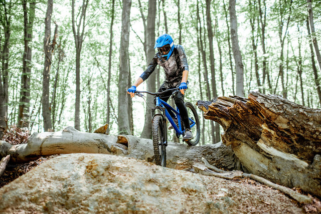 Ilustrasi sepeda downhill terbaik. Foto: Unsplash.com/Getty Images