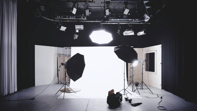 3 Foto Studio Malang Kota. Foto Hanya Ilustrasi, Bukan Sebenarnya. Sumber Unsplash Alexander Drummer
