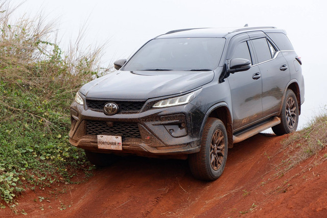 Jajal Toyota Fortuner 2.8 4x4 GR-S di medan off road. Foto: Sena Pratama/kumparan