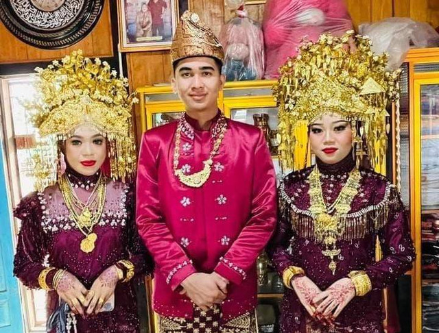 Pesta pernikahan pria yang menikah dua wanita sekaligus. #publisherstory #urbanid